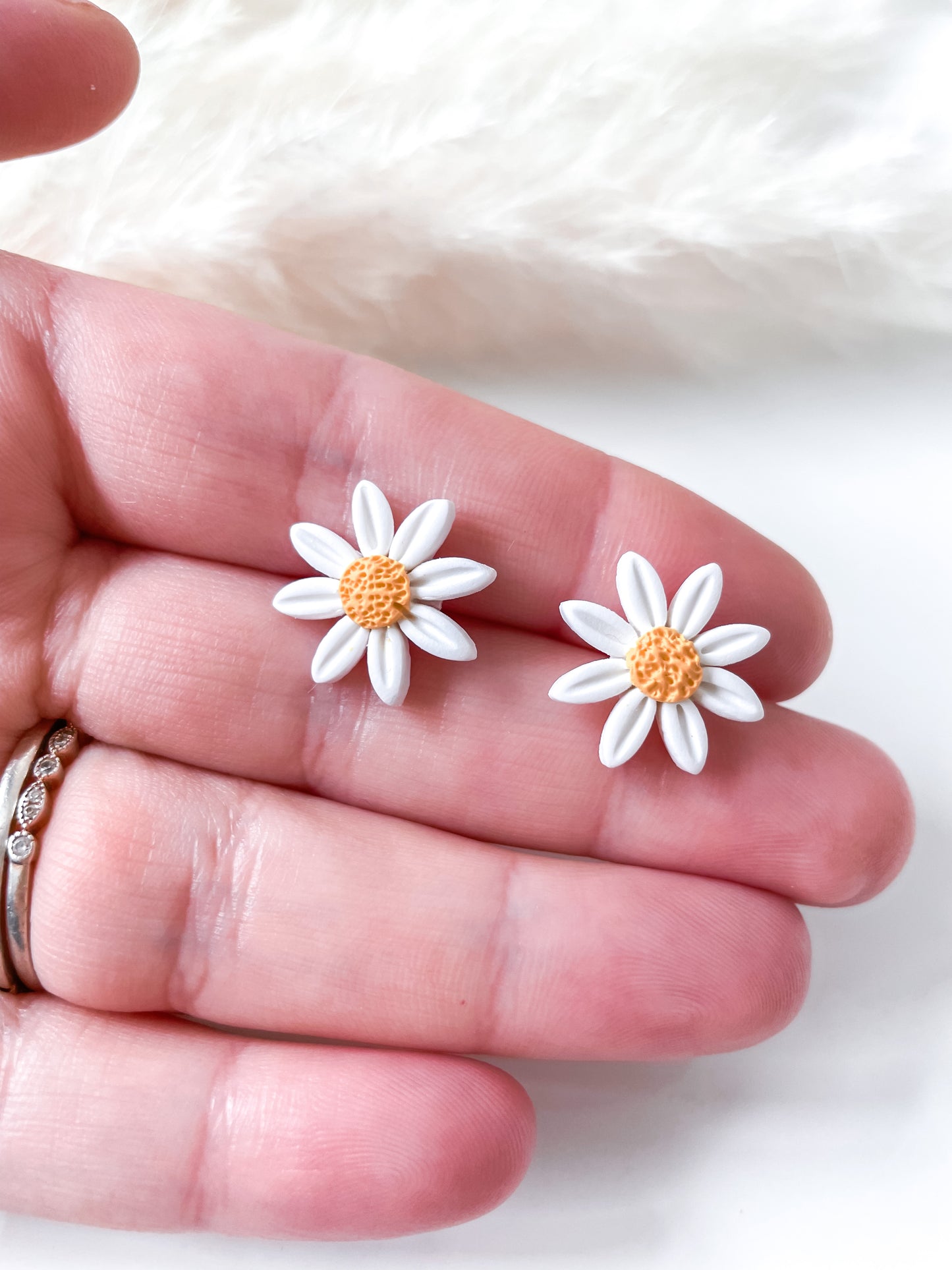 White Daisy Stud Earrings